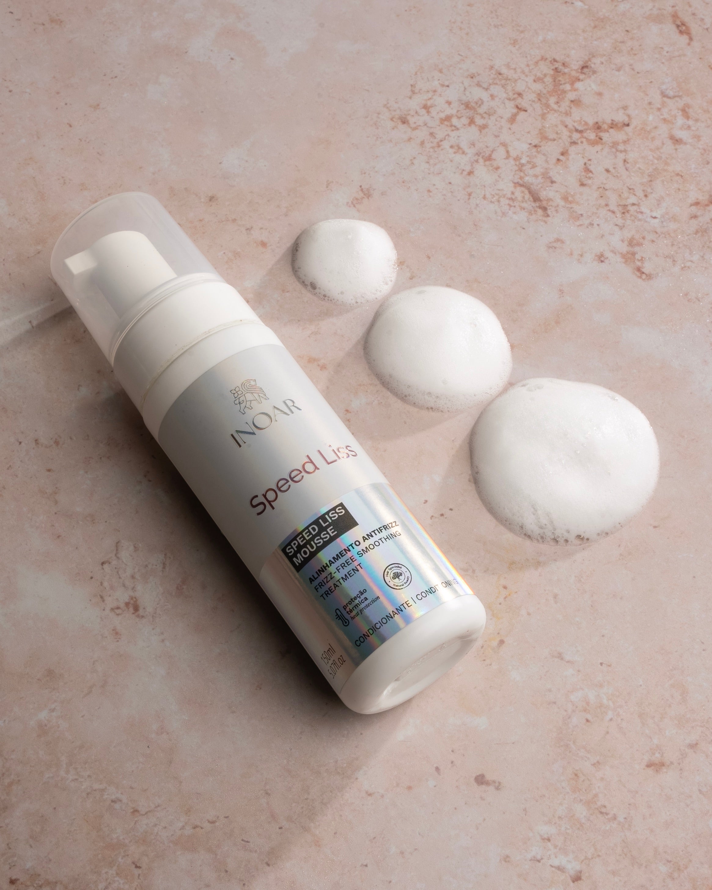Designed for frizzy, dry, unruly, and voluminous hair, the Speed Liss routine helps align the hair fiber, reduce static, and provide long-lasting smoothness without heaviness or formaldehyde.