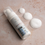 Lightweight smoothing mousse for reducing hair volume and frizz